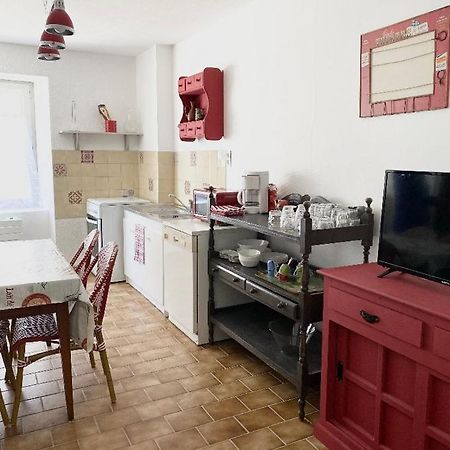 Studio En Rez-De-Chaussee Tout Equipe Jullianges Екстериор снимка